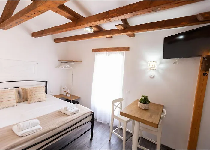 Ziv Boutique Town Square