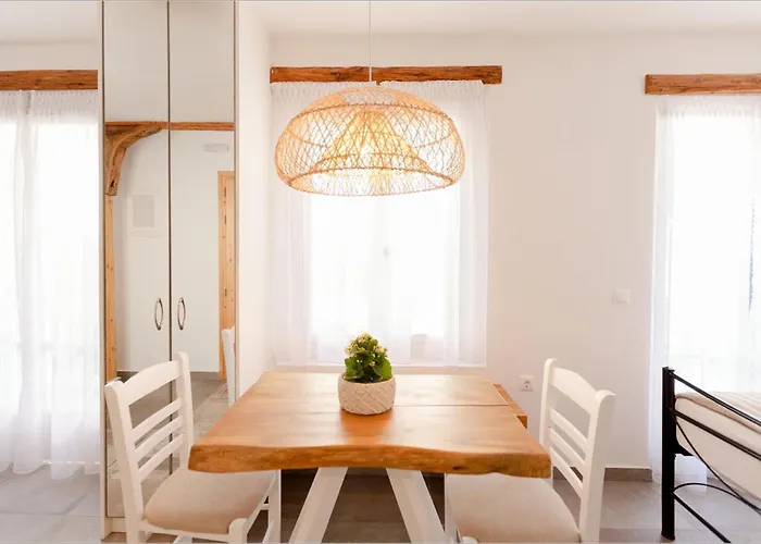 Ziv Boutique Town Square