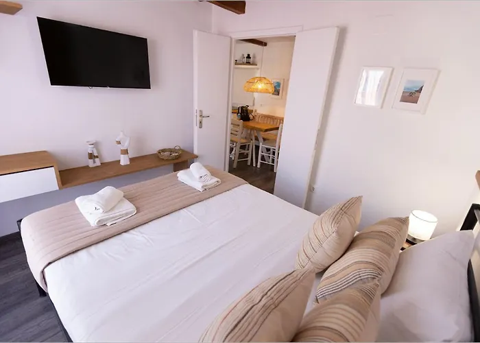 Ziv Boutique Town Square