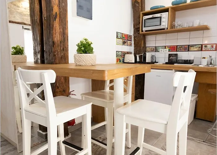 Ziv Boutique Town Square