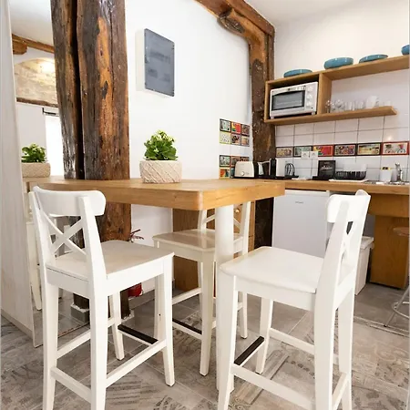 Ziv Boutique Town Square